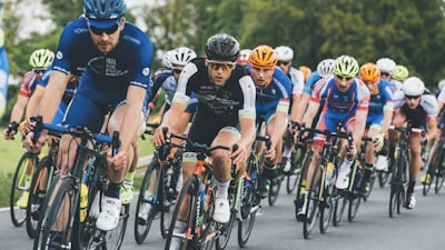 篮球运动员慢动作展示后仰跳投技术的视频封面